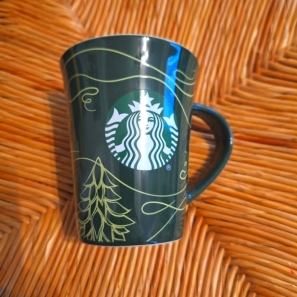 Starbucks Coffee 2020 10 oz  Holiday  coffee Ceramic  Green - Picture 1 of 4
